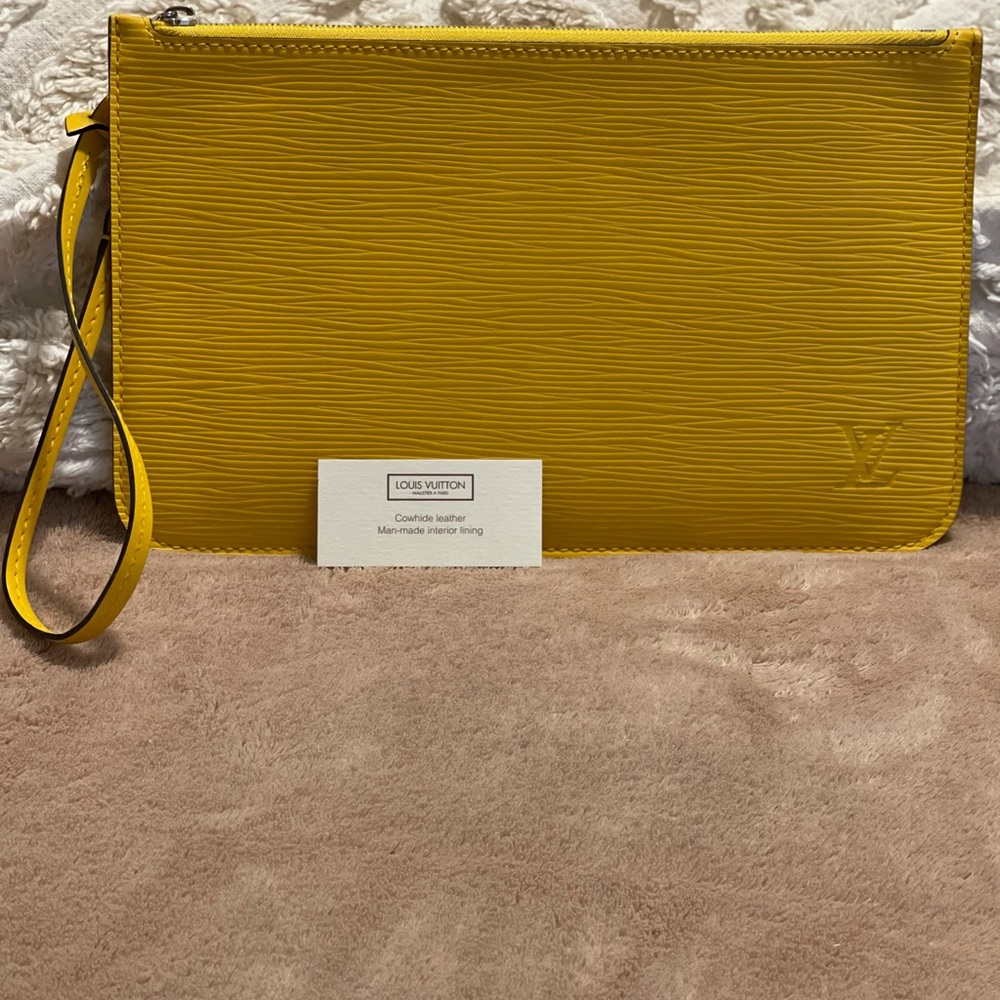 Yellow LV pouchette!!